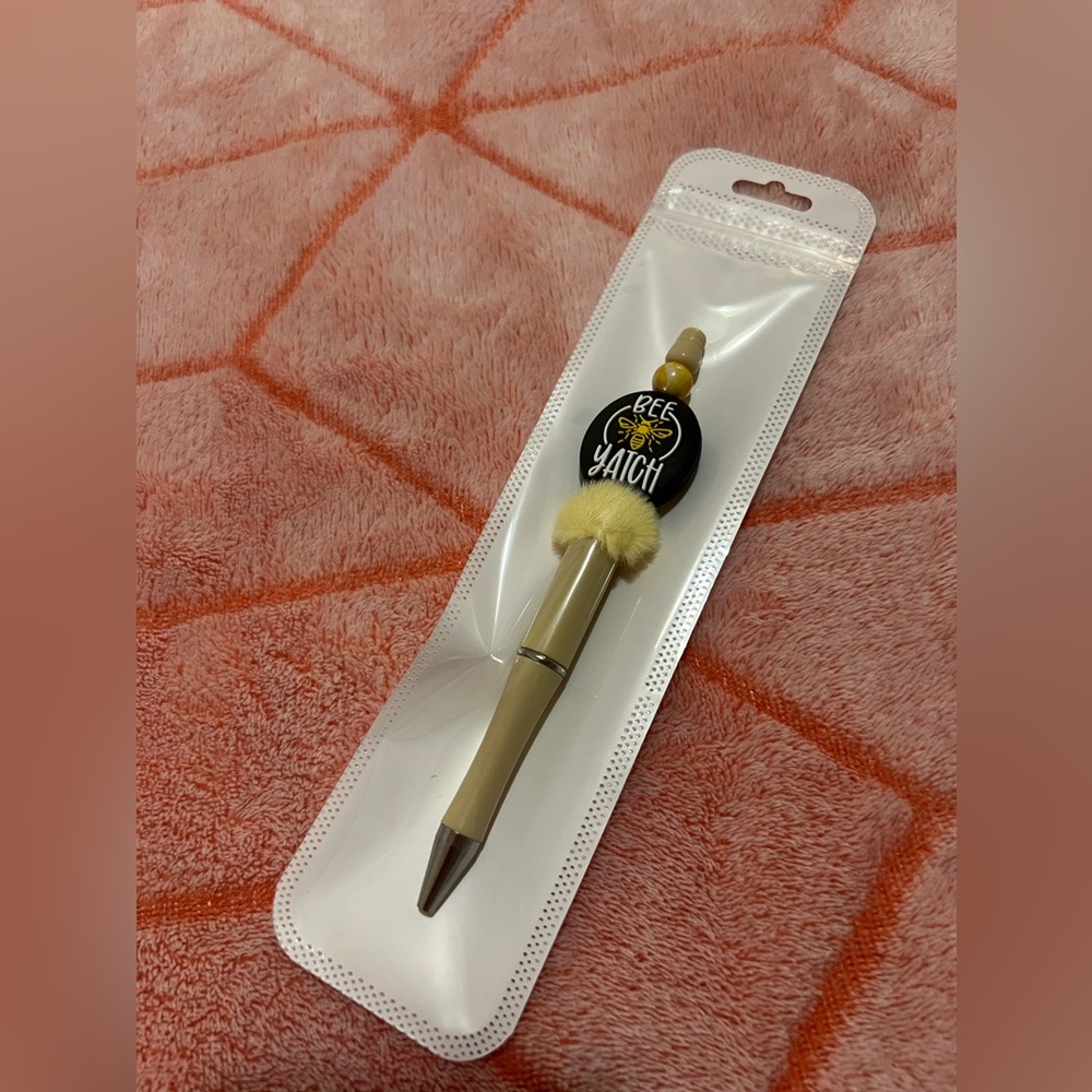 ✨New✨ Hand Beaded Pen 🐝